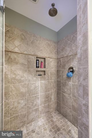 121-123 E KING ST, Lancaster, PA 17602