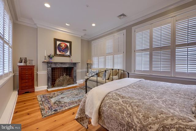 121-123 E KING ST, Lancaster, PA 17602