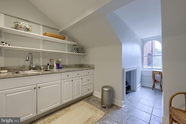 121-123 E KING ST, Lancaster, PA 17602