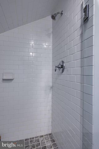 121-123 E KING ST, Lancaster, PA 17602