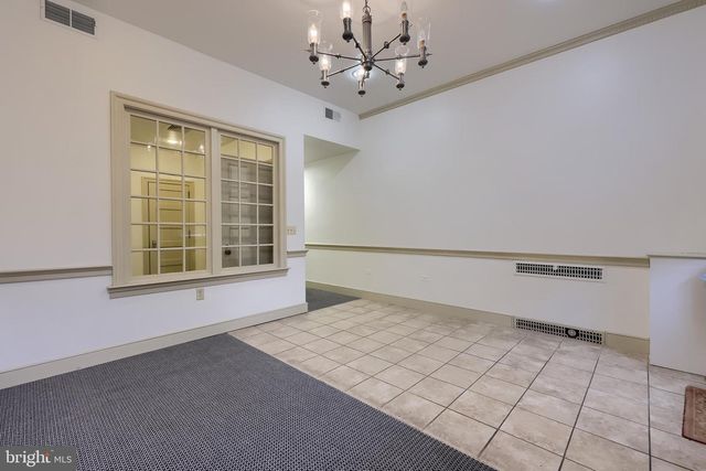 121-123 E KING ST, Lancaster, PA 17602