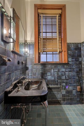 121-123 E KING ST, Lancaster, PA 17602