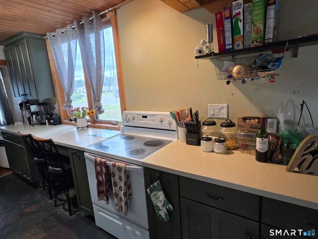 40 Suffolk Drive, East Hartford, CT 06118