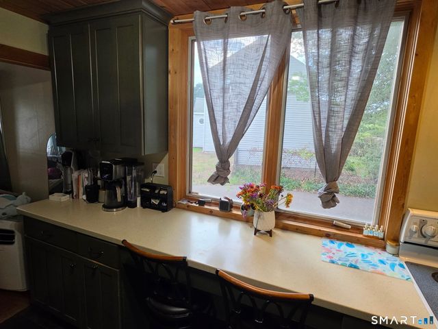 40 Suffolk Drive, East Hartford, CT 06118