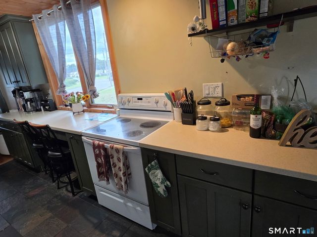40 Suffolk Drive, East Hartford, CT 06118