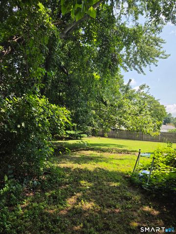 40 Suffolk Drive, East Hartford, CT 06118