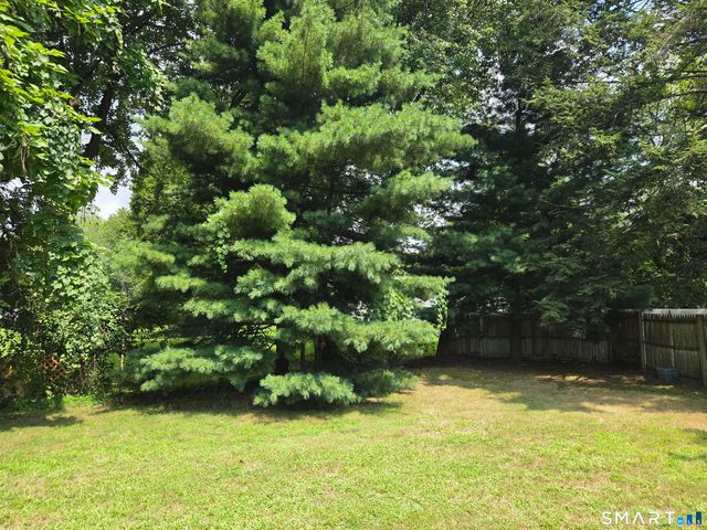 40 Suffolk Drive, East Hartford, CT 06118