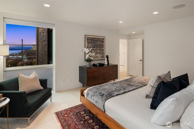 1400 Olympic Way W, Seattle, WA 98119