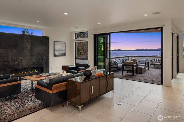 1400 Olympic Way W, Seattle, WA 98119