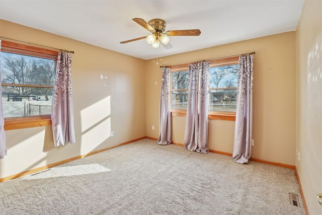 5640 SE 68th Place, Carlisle, IA 50047