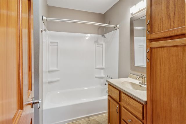 5640 SE 68th Place, Carlisle, IA 50047