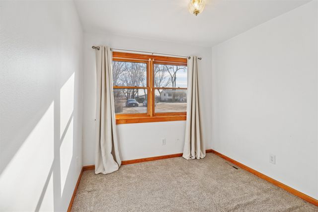 5640 SE 68th Place, Carlisle, IA 50047