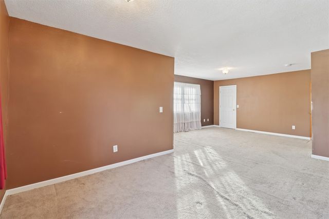 5640 SE 68th Place, Carlisle, IA 50047