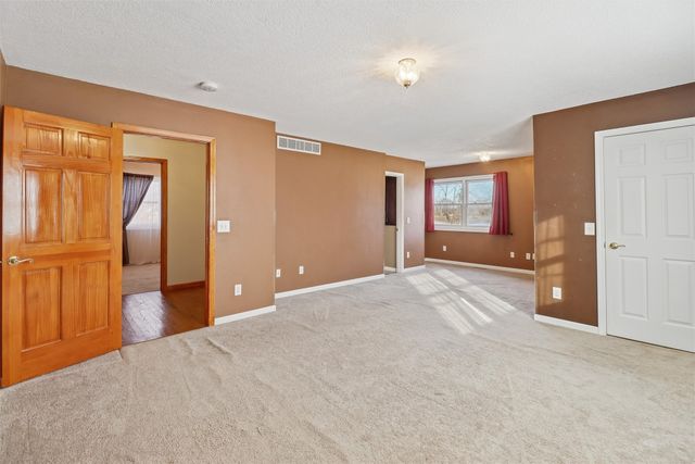 5640 SE 68th Place, Carlisle, IA 50047