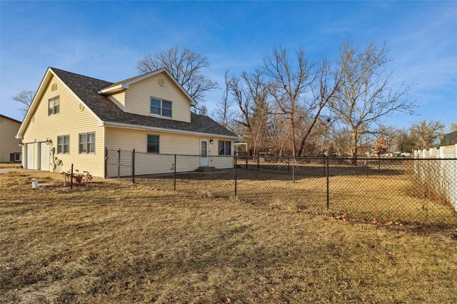 5640 SE 68th Place, Carlisle, IA 50047