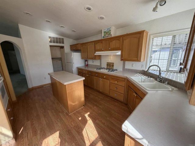 8301 Mission Gorge 32, Santee, CA 92071