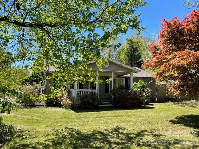 1610 Willow Road, Hendersonville, NC 28739