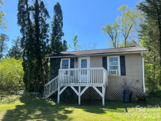 1610 Willow Road, Hendersonville, NC 28739