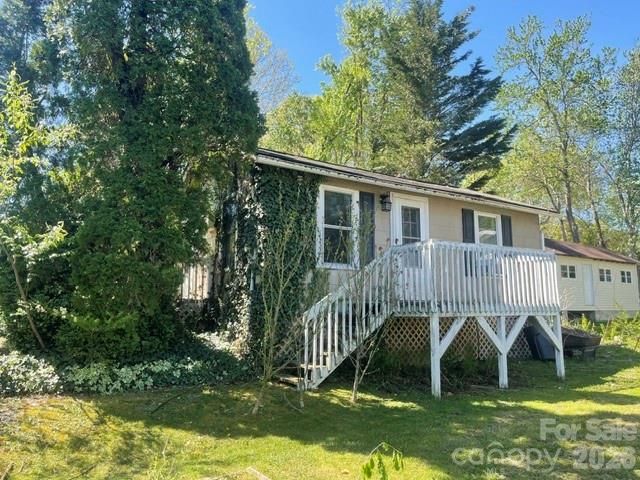 1610 Willow Road, Hendersonville, NC 28739