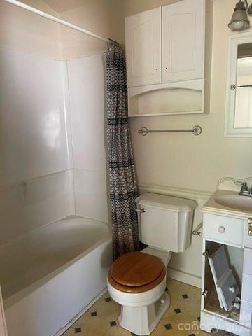 1610 Willow Road, Hendersonville, NC 28739