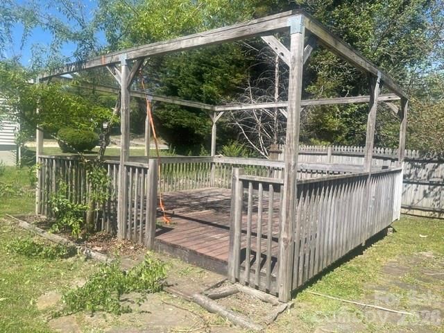 1610 Willow Road, Hendersonville, NC 28739