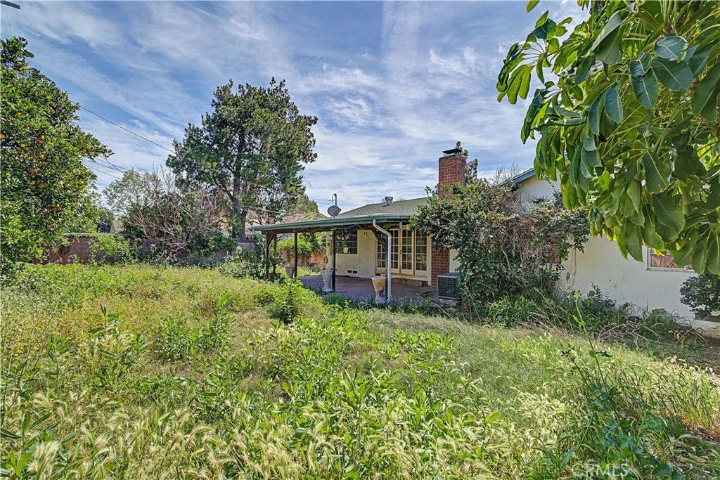 Image 11 of property listing at 22337 Strathern Street, Canoga Park, CA 91304