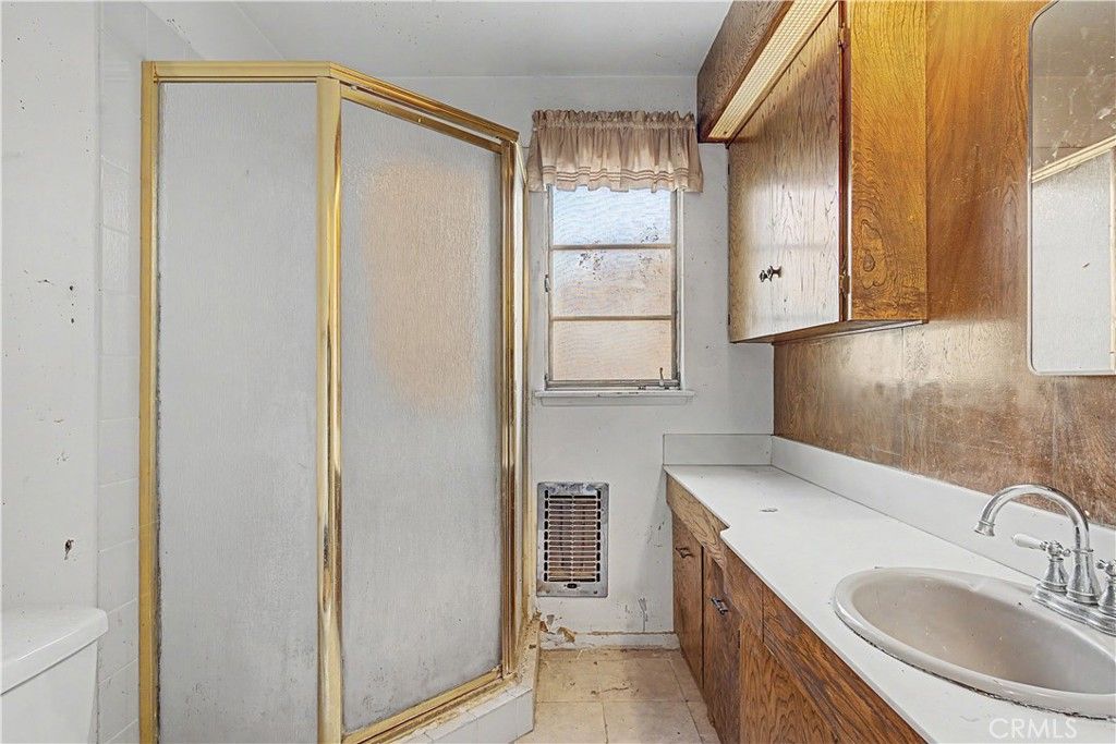 Image 6 of property listing at 22337 Strathern Street, Canoga Park, CA 91304