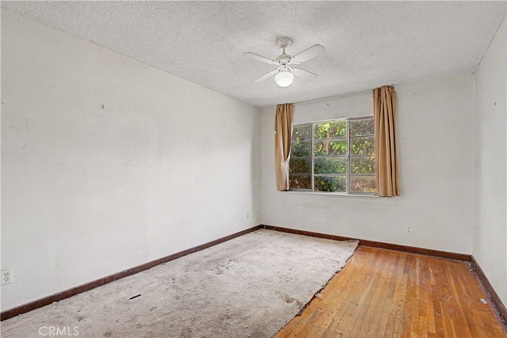 Image 8 of property listing at 22337 Strathern Street, Canoga Park, CA 91304