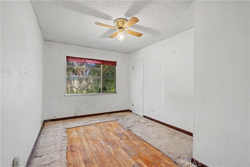 Image 9 of property listing at 22337 Strathern Street, Canoga Park, CA 91304