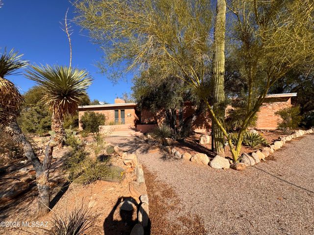 7005 N Montecatina Drive, Tucson, AZ 85704