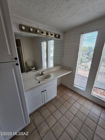 7005 N Montecatina Drive, Tucson, AZ 85704