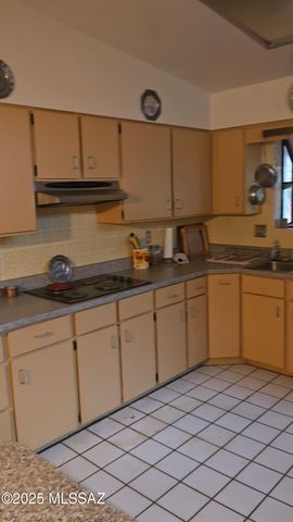 7005 N Montecatina Drive, Tucson, AZ 85704