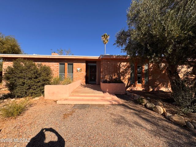 7005 N Montecatina Drive, Tucson, AZ 85704