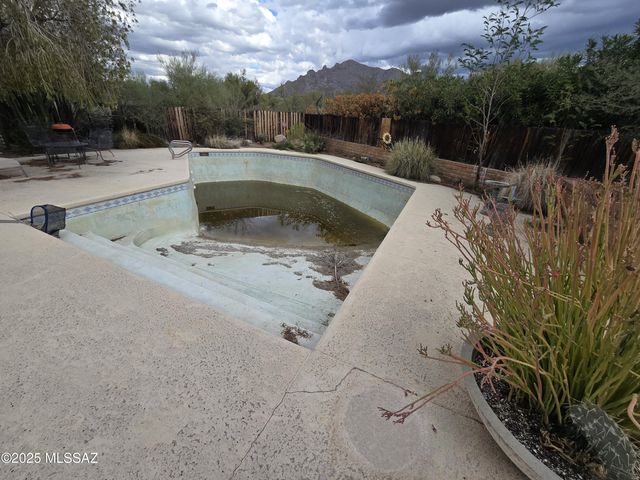 7005 N Montecatina Drive, Tucson, AZ 85704