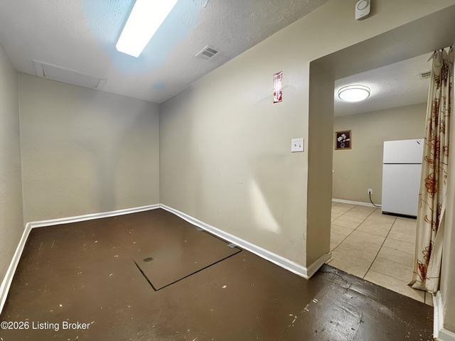 2321 W Market St, Louisville, KY 40212