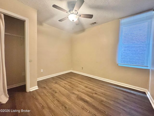 2321 W Market St, Louisville, KY 40212