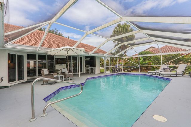 2 Old Fence Road, Palm Beach Gardens, FL 33418