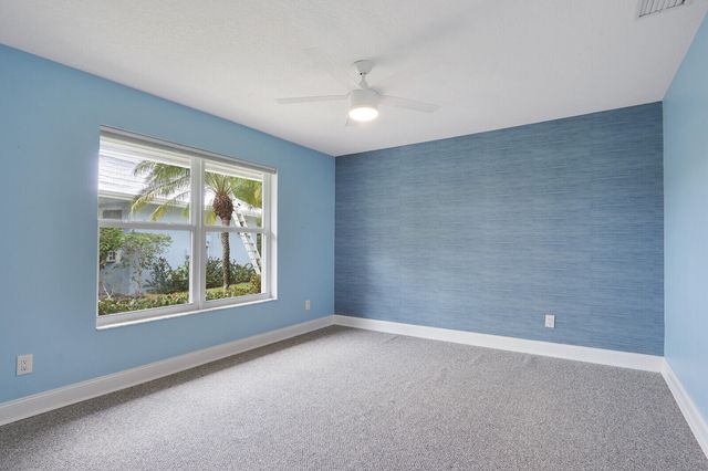 2 Old Fence Road, Palm Beach Gardens, FL 33418