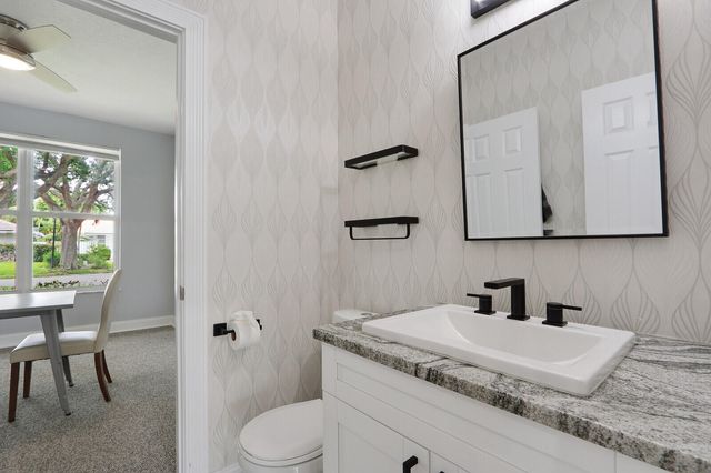 2 Old Fence Road, Palm Beach Gardens, FL 33418