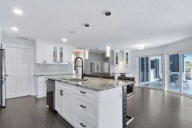 2 Old Fence Road, Palm Beach Gardens, FL 33418
