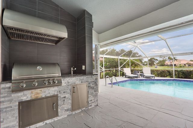 2 Old Fence Road, Palm Beach Gardens, FL 33418