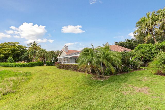 2 Old Fence Road, Palm Beach Gardens, FL 33418