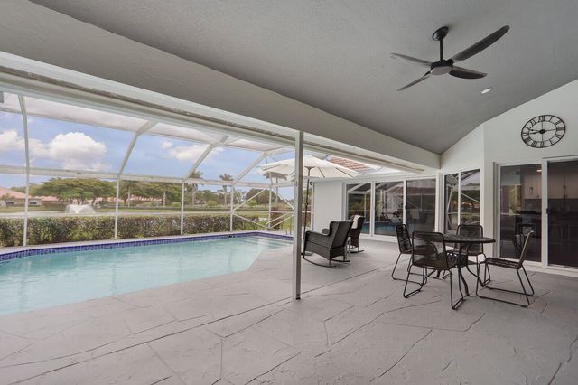 2 Old Fence Road, Palm Beach Gardens, FL 33418