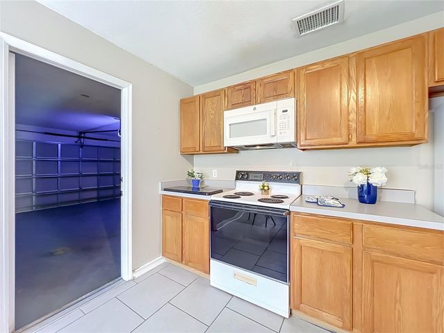 930 RIVECON AVENUE, Orlando, FL 32825