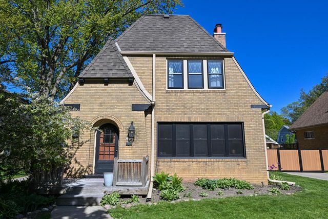 2350 Lefeber AVENUE, Wauwatosa, WI 53213