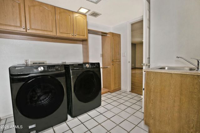 1335 E SUNBURST Lane, Tempe, AZ 85284