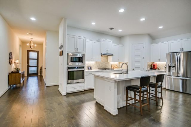 508 Peakside CIR, Dripping Springs, TX 78620