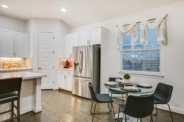 508 Peakside CIR, Dripping Springs, TX 78620