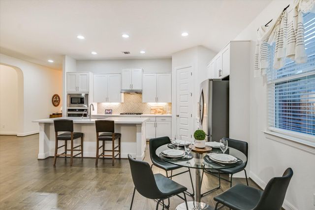 508 Peakside CIR, Dripping Springs, TX 78620