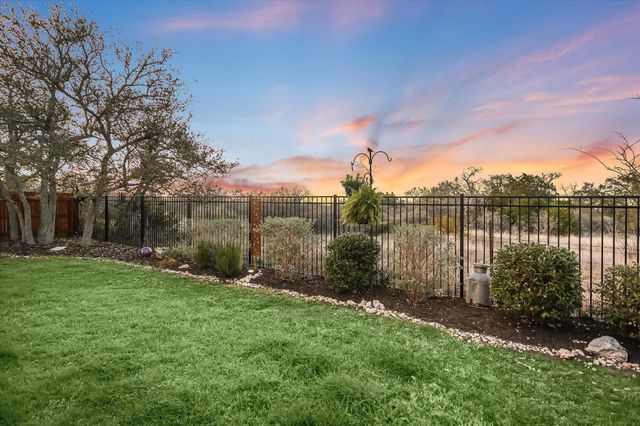 508 Peakside CIR, Dripping Springs, TX 78620